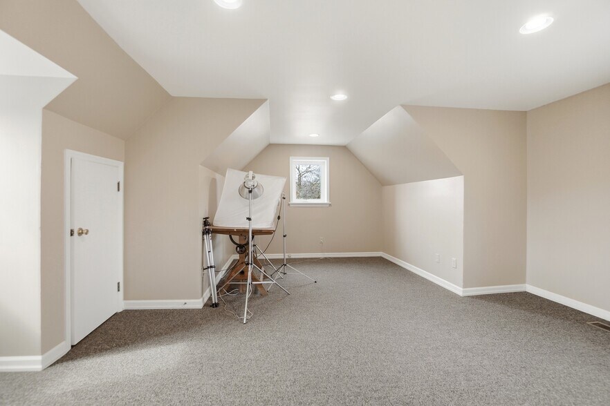 More Photos Of 175 W Franklin St, Centerville Storefront Retail Office For Sale