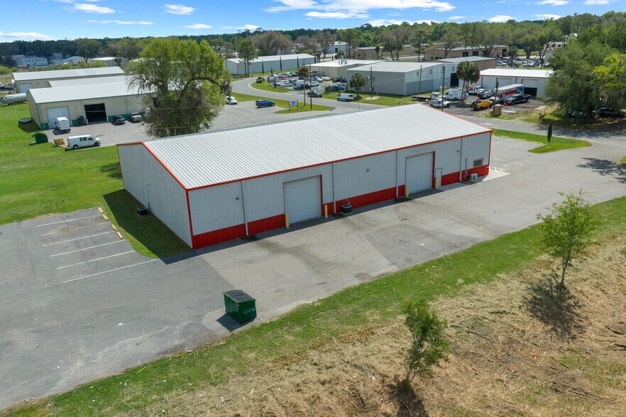 More Photos Of 3073 NE 37th Pl, Wildwood Warehouse For Lease