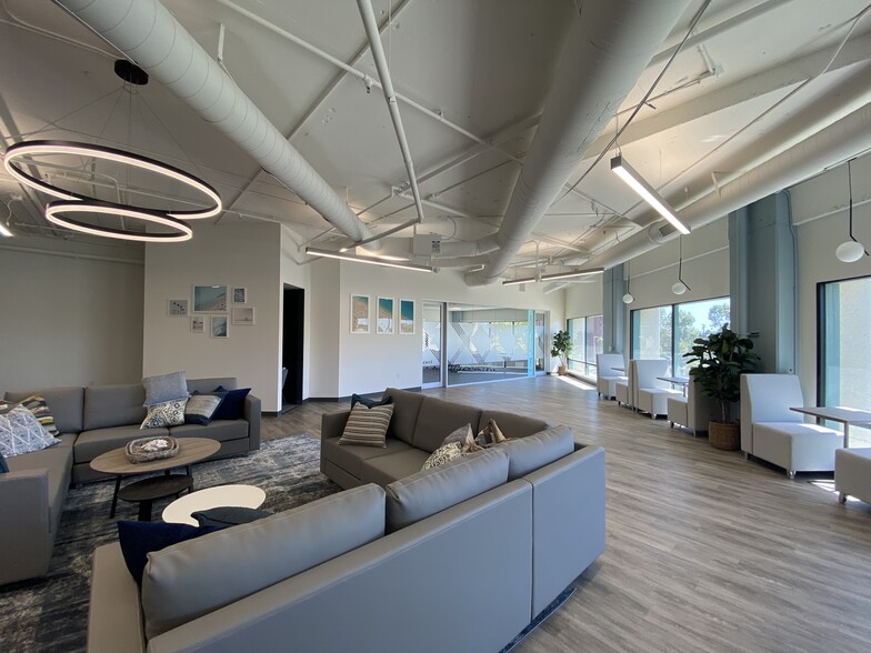 More Photos Of 17011 Beach Blvd, Huntington Beach Office For Lease