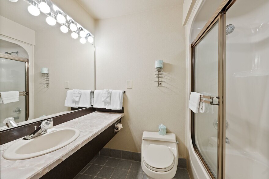 More Photos Of 3105 NW O. B. Riley Rd, Bend Hotel For Sale