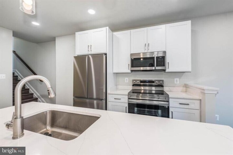 More Photos Of 400 N Patterson Park Ave, Baltimore Flex For Sale