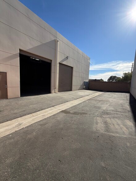 More Photos Of 4346 E Alexander Rd, Las Vegas Light Distribution For Lease