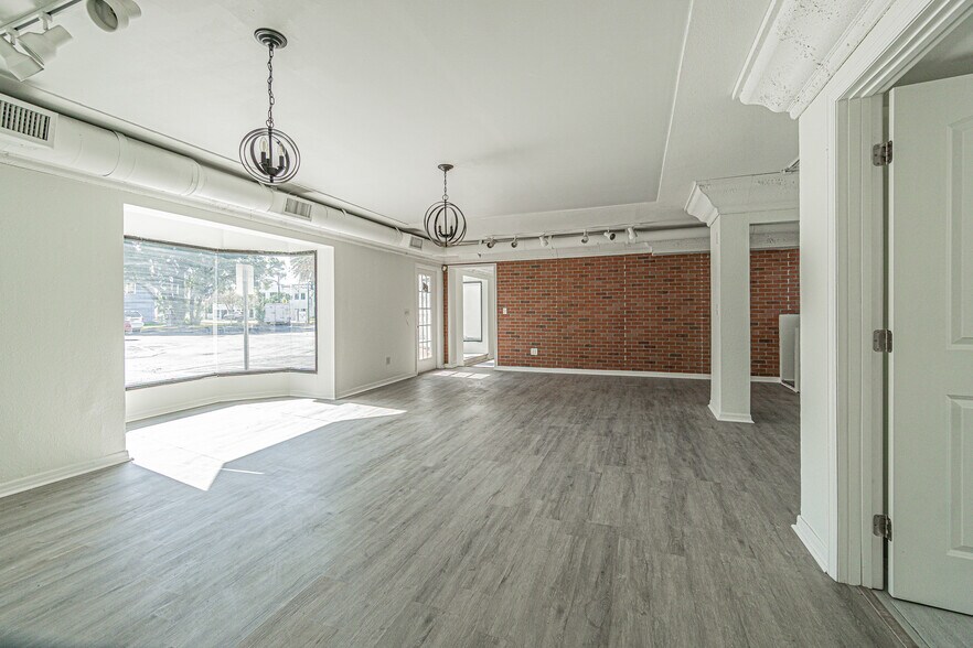 More Photos Of 556-558 Clearwater Largo Rd, Largo Apartments For Lease