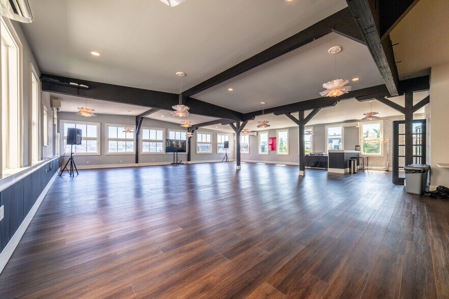 More Photos Of 1607 Dexter Ave N, Seattle Office For Lease