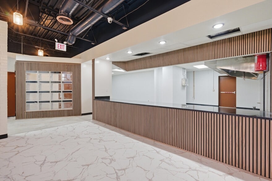 More Photos Of 2201 W Howard St, Chicago Restaurant For Lease