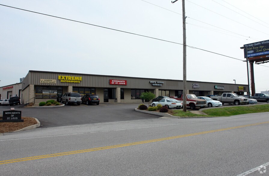 More Photos Of 4300-4372 N Service Rd, Saint Peters Showroom For Lease