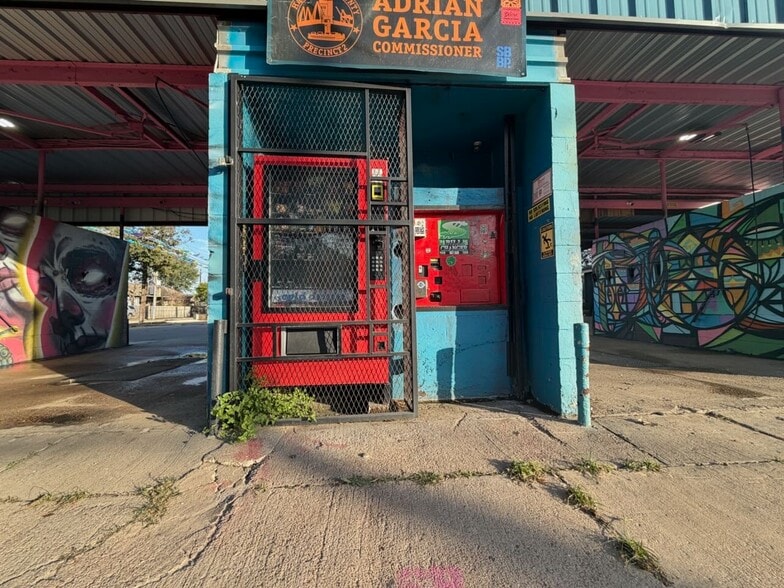 More Photos Of 4400 Canal st, Houston Carwash For Sale