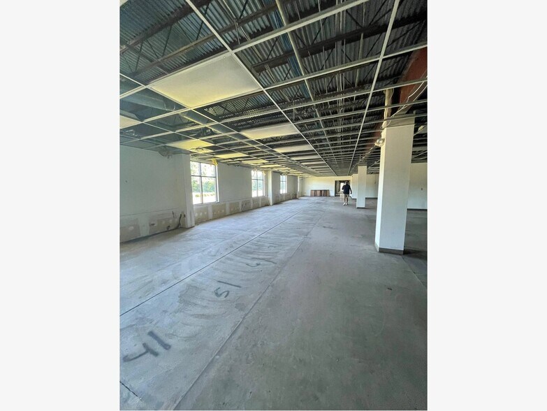 More Photos Of 901 E Main St, Warsaw Warehouse For Lease