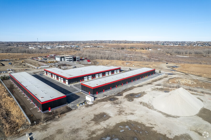 More Photos Of 40 Southbank Cres, Okotoks Warehouse For Sale