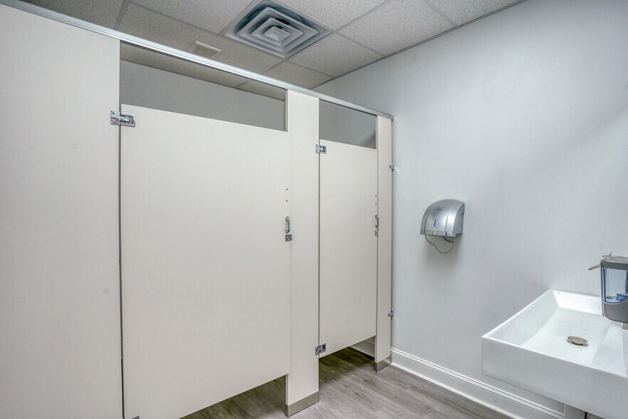 More Photos Of 1241 College Park Dr, Dover Loft Creative Space For Lease