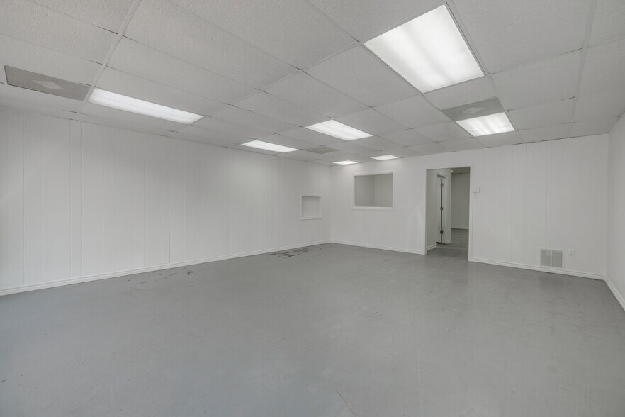 More Photos Of 623-627 Pine St, Abilene Storefront For Sale