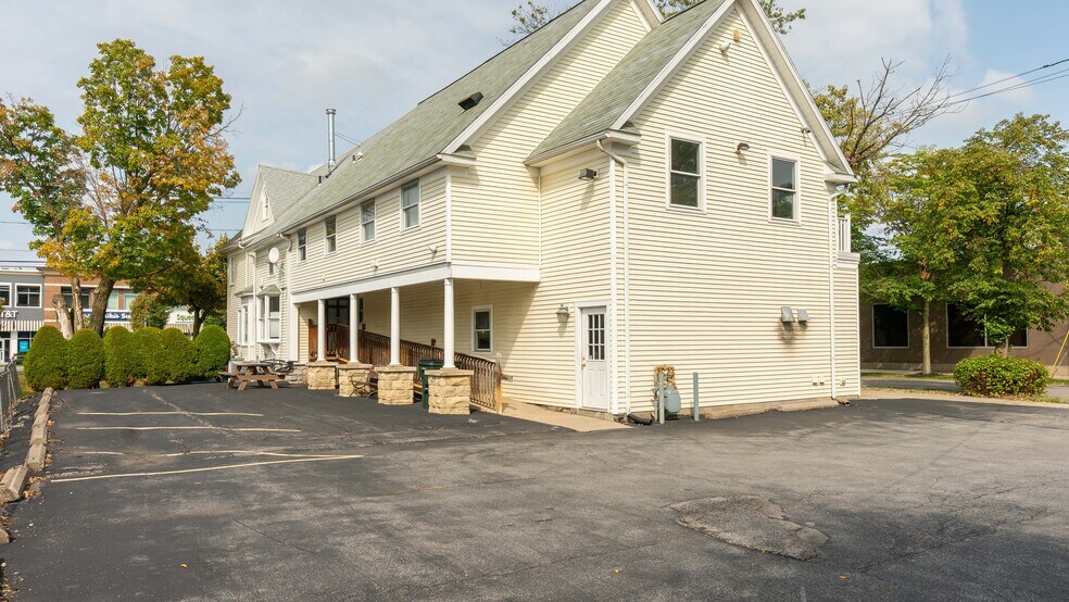 More Photos Of 5725 Main St, Buffalo Freestanding For Lease