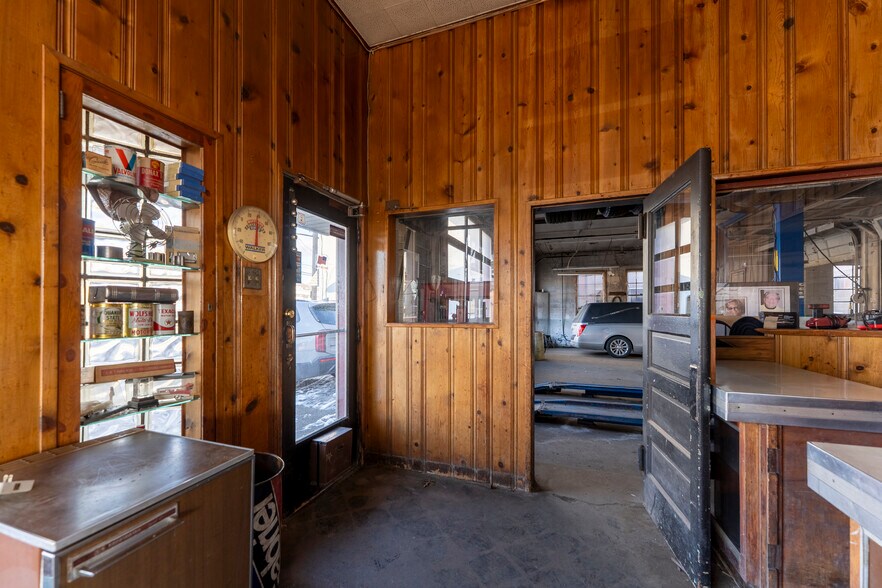More Photos Of 4913 Grand Ave, Pittsburgh Auto Repair For Sale