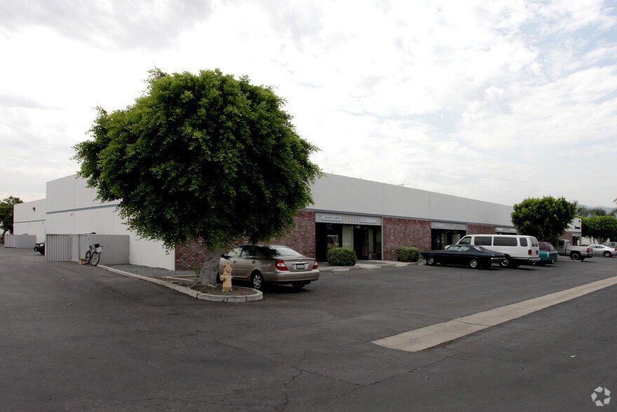 More Photos Of 369 E Harrison St, Corona Light Manufacturing For Lease