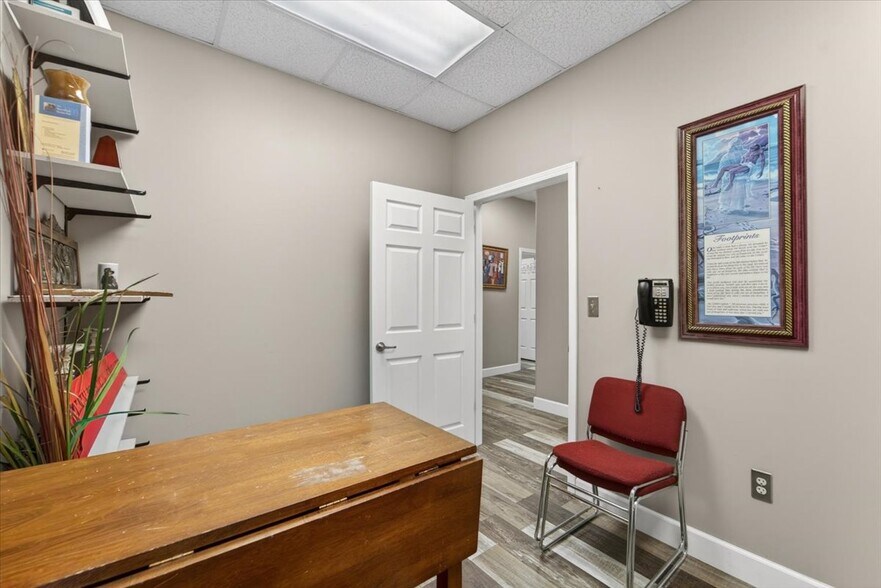 More Photos Of 2055 Blue Spring Rd, Huntsville Storefront Retail Office For Sale