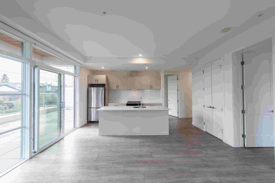 More Photos Of 2004-2016 34 Av SW, Calgary Apartments For Lease