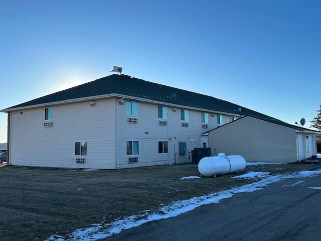 More Photos Of 1007 11th St E, Bottineau Hotel For Sale