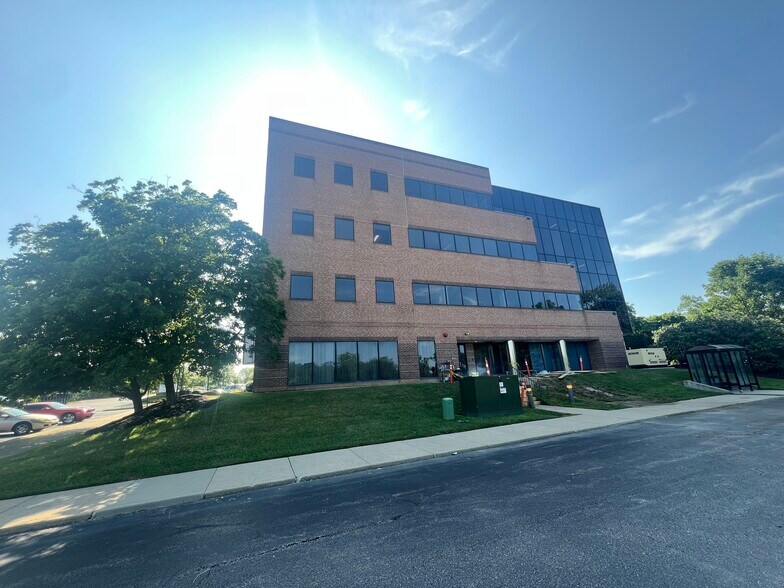 More Photos Of 2670 Chancellor Dr, Crestview Hills Office For Lease