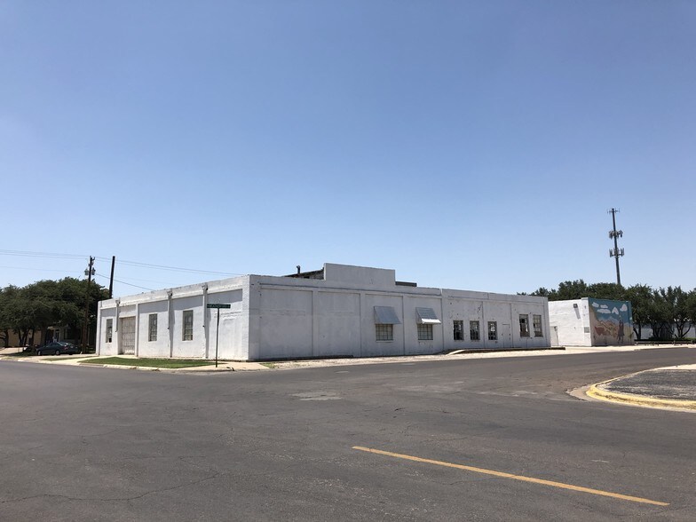 More Photos Of 201 E Illinois Ave, Midland Office For Sale