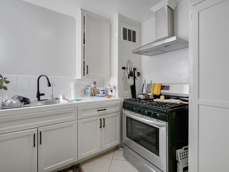 More Photos Of 4061 Wade St, Los Angeles Apartments For Sale