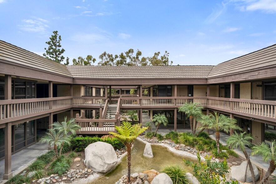 More Photos Of 1651 E 4th St, Santa Ana Office For Lease