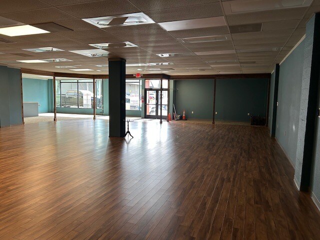 More Photos Of 31 NE 3rd St, Gresham Storefront For Sale