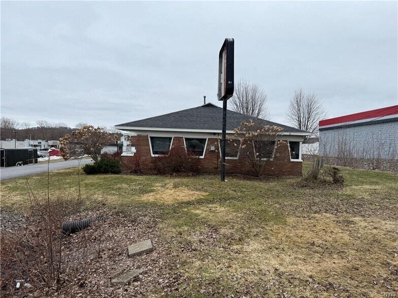 More Photos Of 140 Eastern Blvd, Watertown Office For Sale