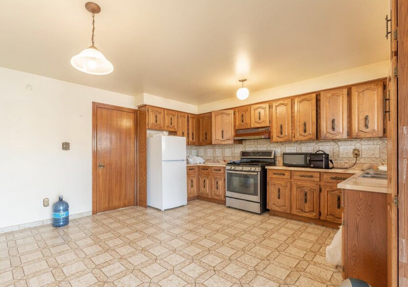 More Photos Of 2101 Ninth Line, Oakville Warehouse For Sale