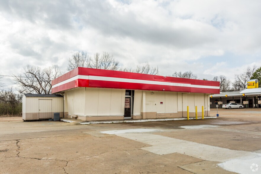 Primary Photo Of 551 E Lee St, Sardis Freestanding For Lease