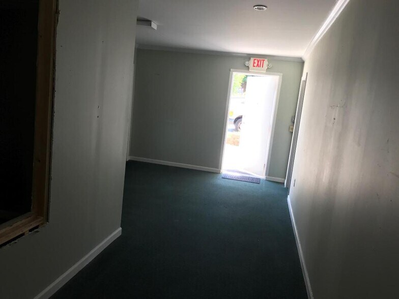 More Photos Of 404 Clubhouse Dr, Pine Lake Warehouse For Sale