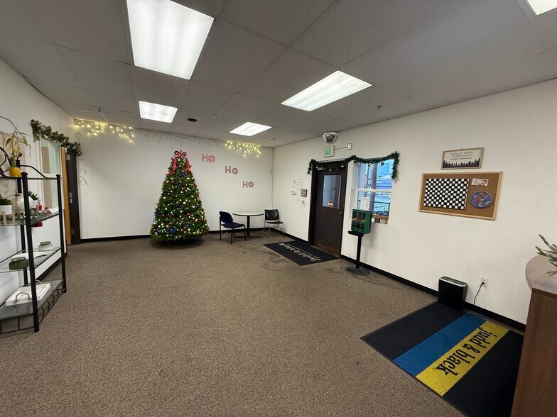 More Photos Of 3303 McDougall Ave, Everett Manufacturing For Lease