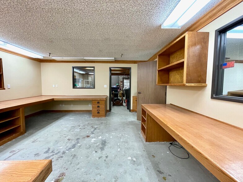 More Photos Of 11920 Goldring Rd, Arcadia Warehouse For Sale