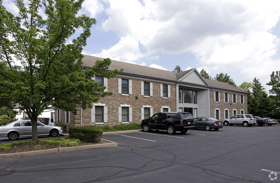 More Photos Of 800 Wyckoff Ave, Wyckoff Office For Sale