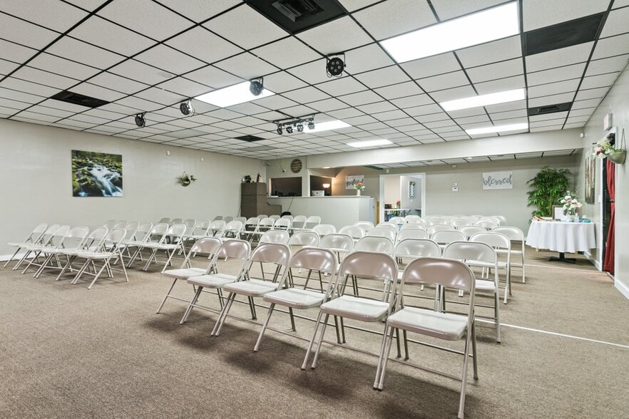 More Photos Of 6701 Beach Blvd, Jacksonville Freestanding For Lease