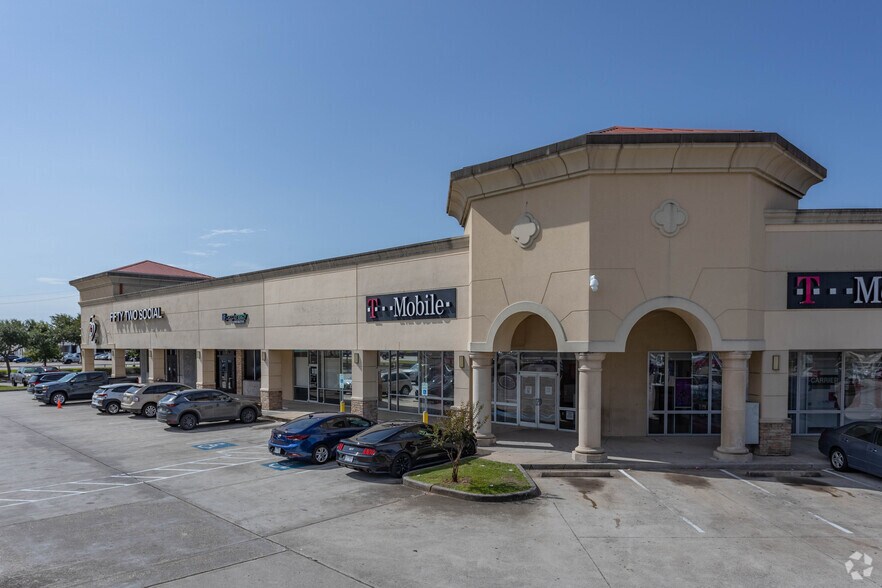 More Photos Of 11130 Gulf Fwy, Houston Unknown For Lease