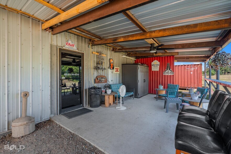 More Photos Of 7318 Ida State Line rd, Ida Bar For Sale