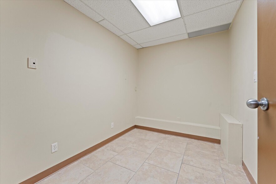 More Photos Of 711 Pelissier St, Windsor Office For Sale
