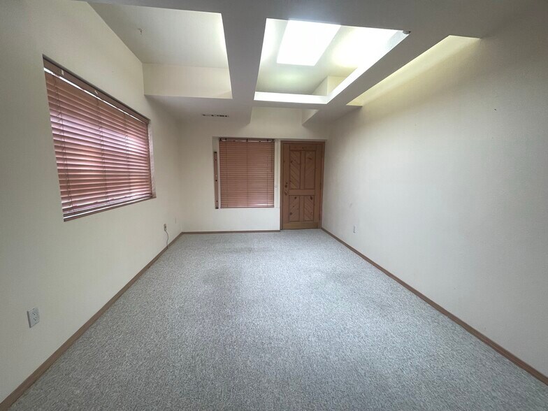 More Photos Of 1709 Girard Blvd NE, Albuquerque Medical For Lease