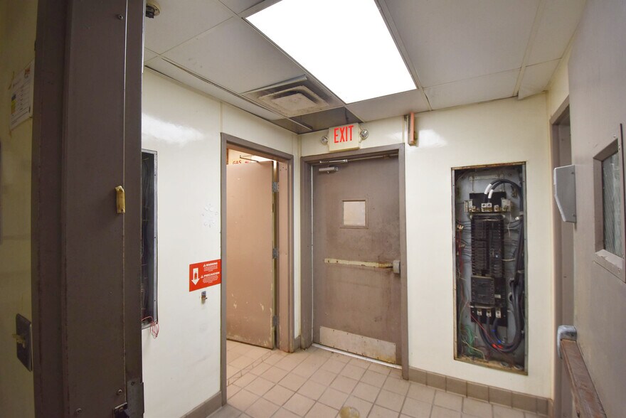 More Photos Of 64 Carriage Oaks Dr, Tyrone Restaurant For Lease