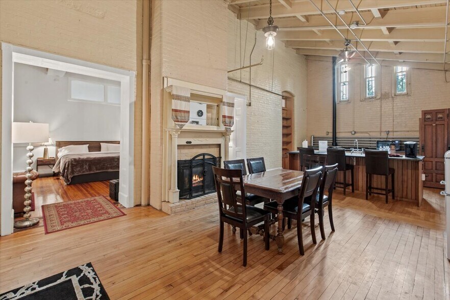 More Photos Of 49 Florida Ave, Amsterdam Hospitality For Sale