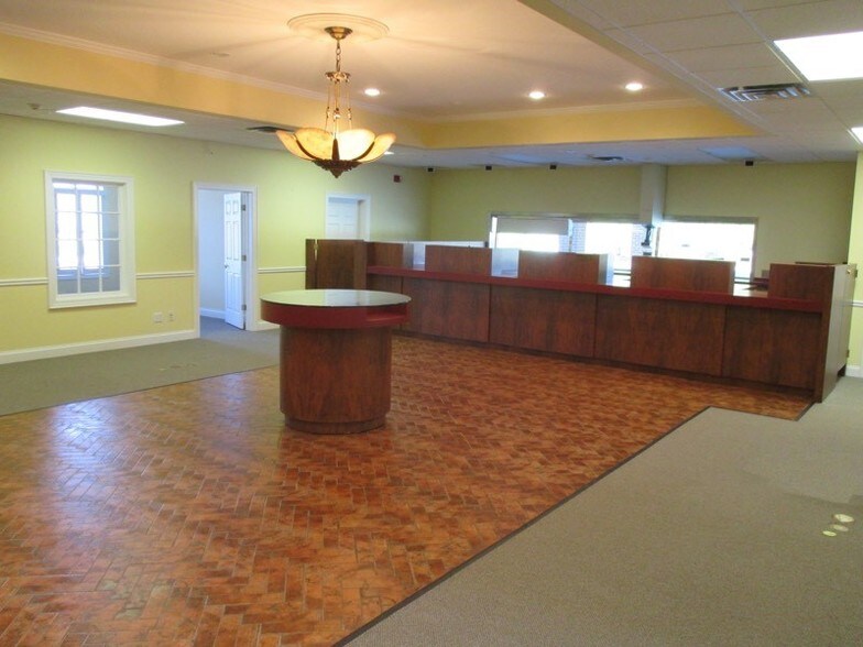 More Photos Of 100 Colony Park Dr, Cumming Bank For Lease