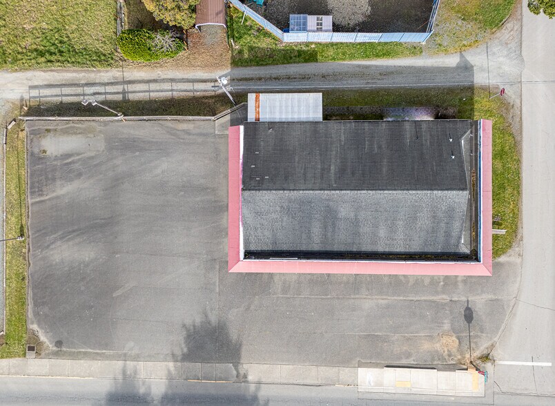 More Photos Of 805 US-101, Bandon General Retail For Sale