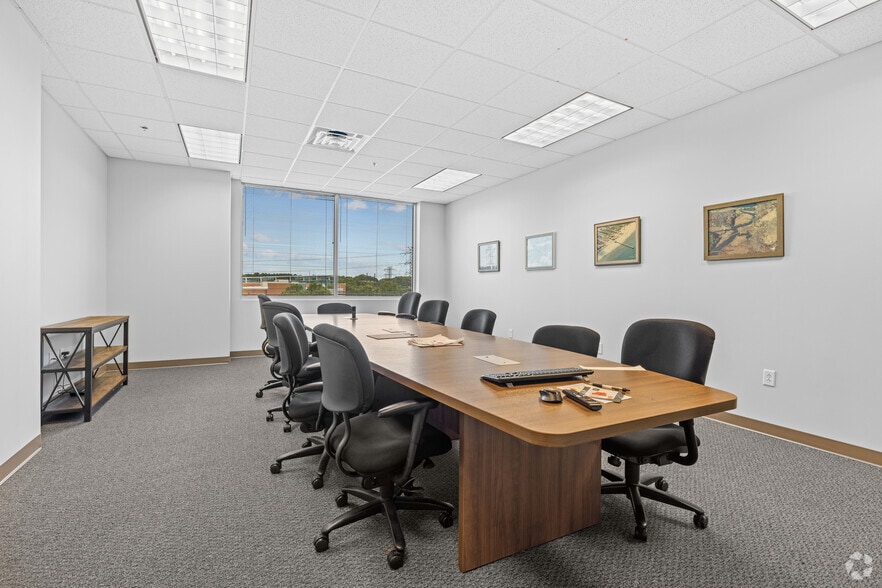 More Photos Of 1040 University Blvd, Portsmouth Office For Lease