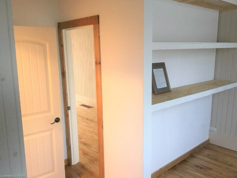 More Photos Of 41 King St E, Kawartha Lakes General Retail For Lease