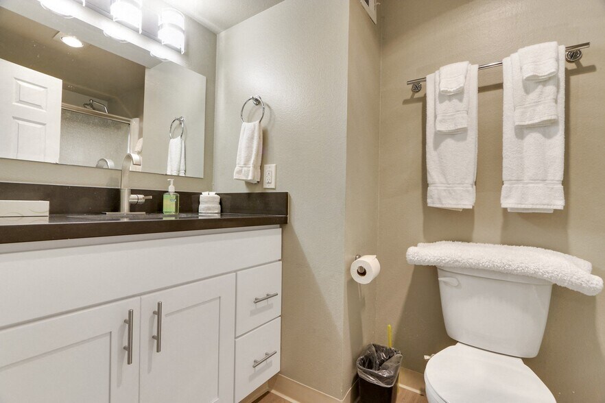 More Photos Of 415-425 Washington Blvd, Marina del Rey Apartments For Lease