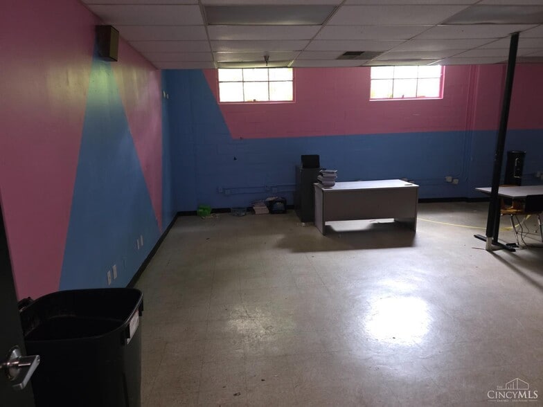 More Photos Of 2612 Gilbert Ave, Cincinnati Light Manufacturing For Sale