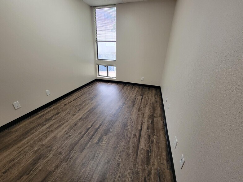 More Photos Of 1104 S Mays St, Round Rock Office For Lease