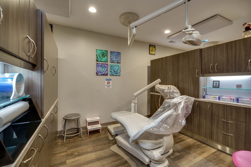 More Photos Of 5671 Far Hills Ave, Dayton Medical For Sale