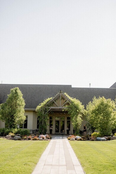 More Photos Of 1905 Central Coast Ln, Fort Atkinson Lodge Meeting Hall For Sale