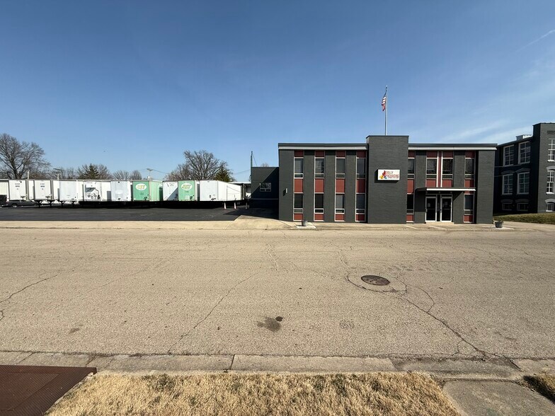 More Photos Of 320 N Fourth St, Tipp City Light Distribution For Lease